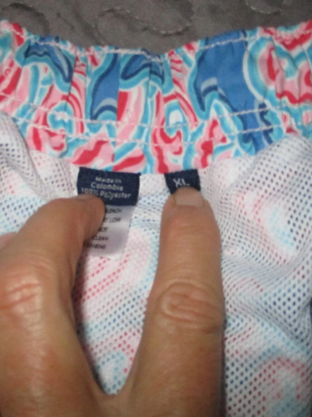 Vineyard Vines Mens Size XL All Over Shark Print Shorts Swim Trunks Lined